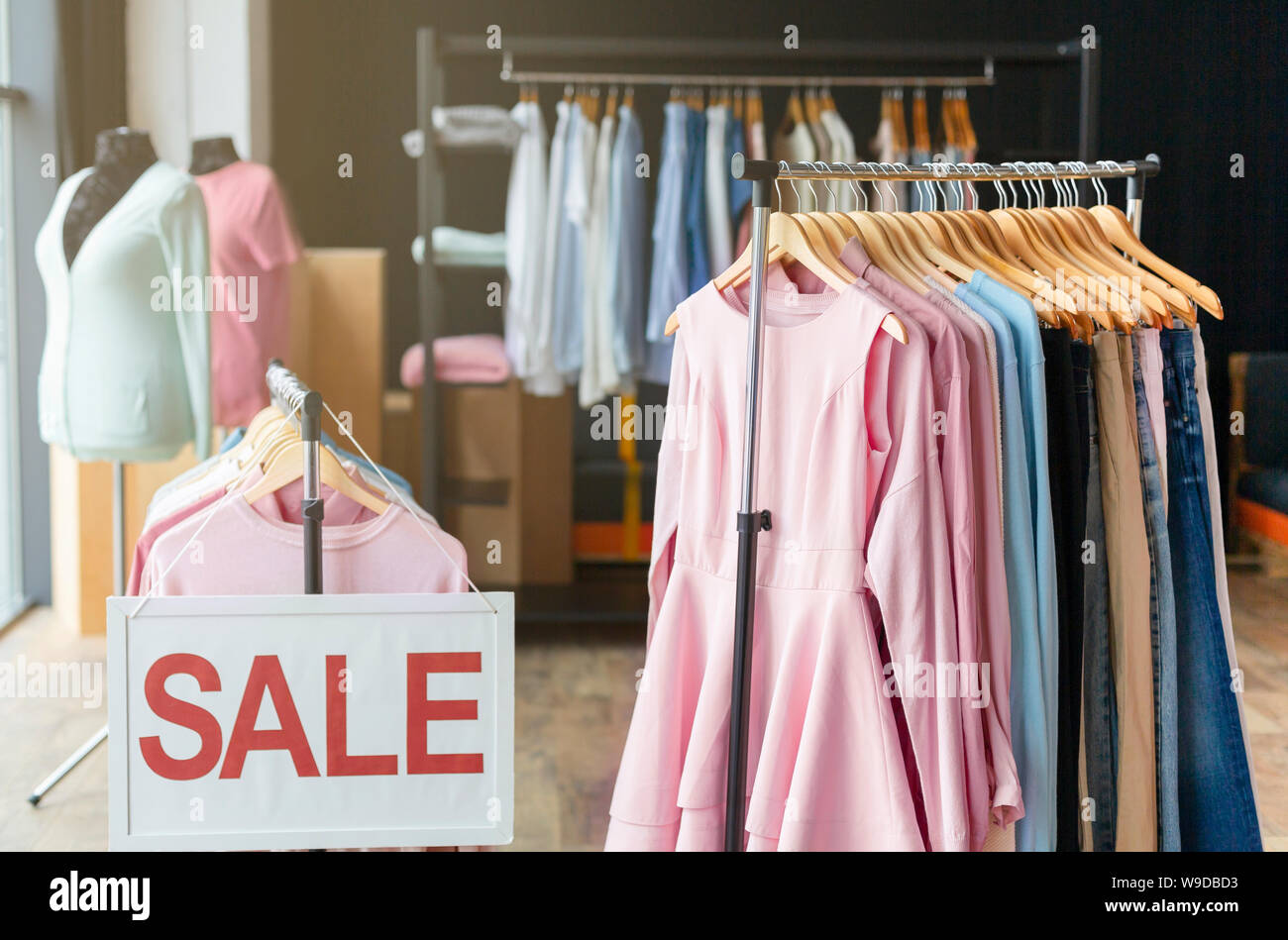 Discount clothes outlet hi res stock photography and images Alamy