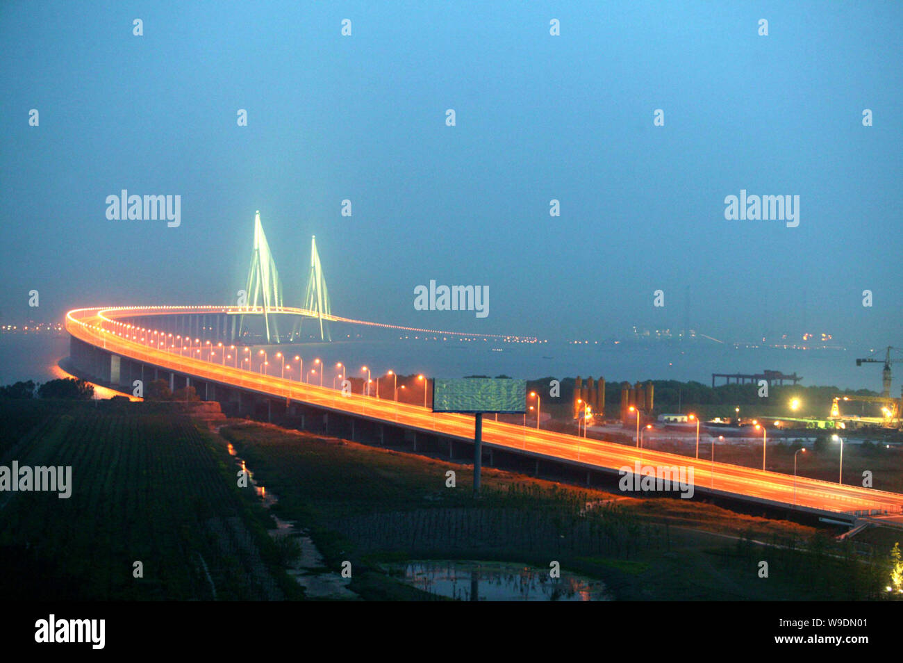 --FILE--Night view of Sutong Bridge spanning the Yangtze River (Yangtse River or Changjiang) in east Chinas Jiangsu province, 27 April 2008.   Sutong Stock Photo