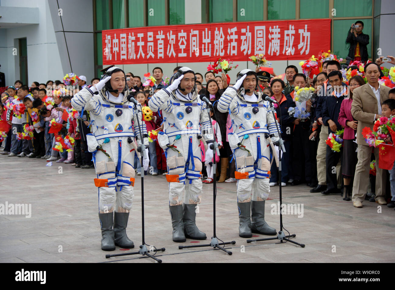 (From L) Chinese taikonauts Jing Haipeng, Zhai Zhigang and Liu Boming, salute during a ceremony before entering the capsule of Shenzhou VI manned spac Stock Photo