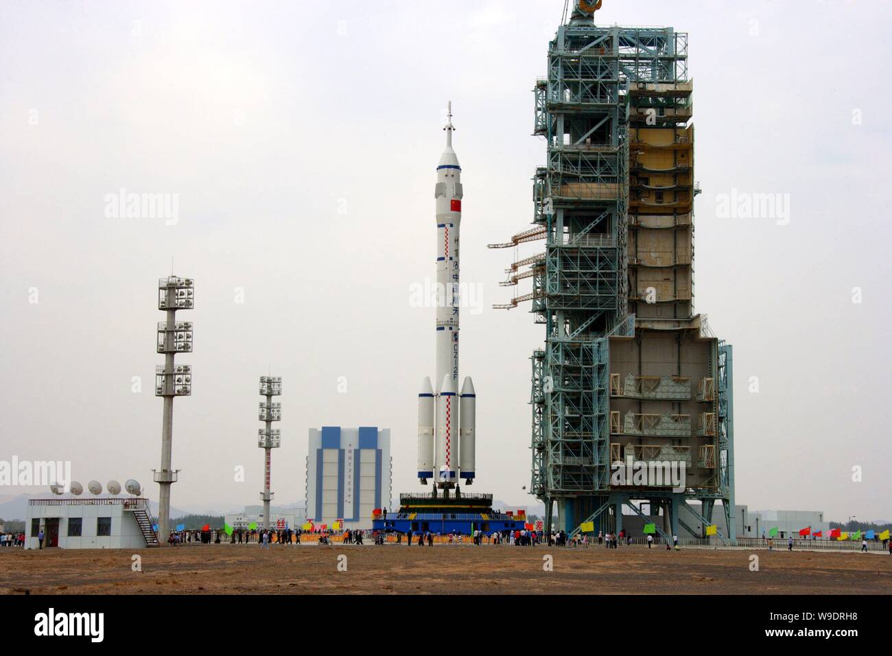 Chinese aeronautical scientists and workers move a Long March 2F (CZ-2F) space rocket caryying the Shenzhou VII manned spacecraft from the final assem Stock Photo