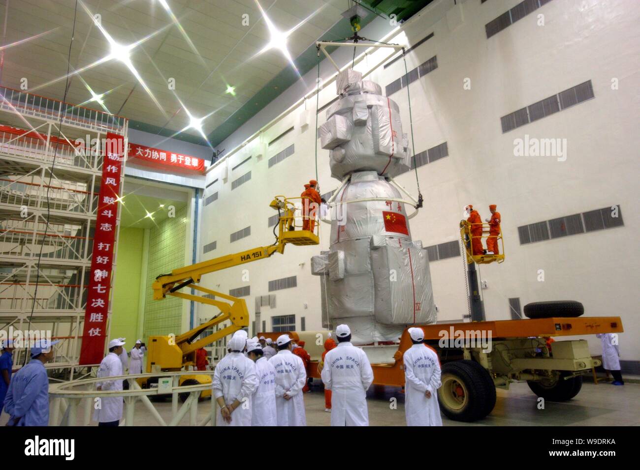 Chinese aeronautical scientists and workers prepare to transport the Shenzhou VII manned spacecraft at Jiuquan Satellite Launch Center in northwest Ch Stock Photo