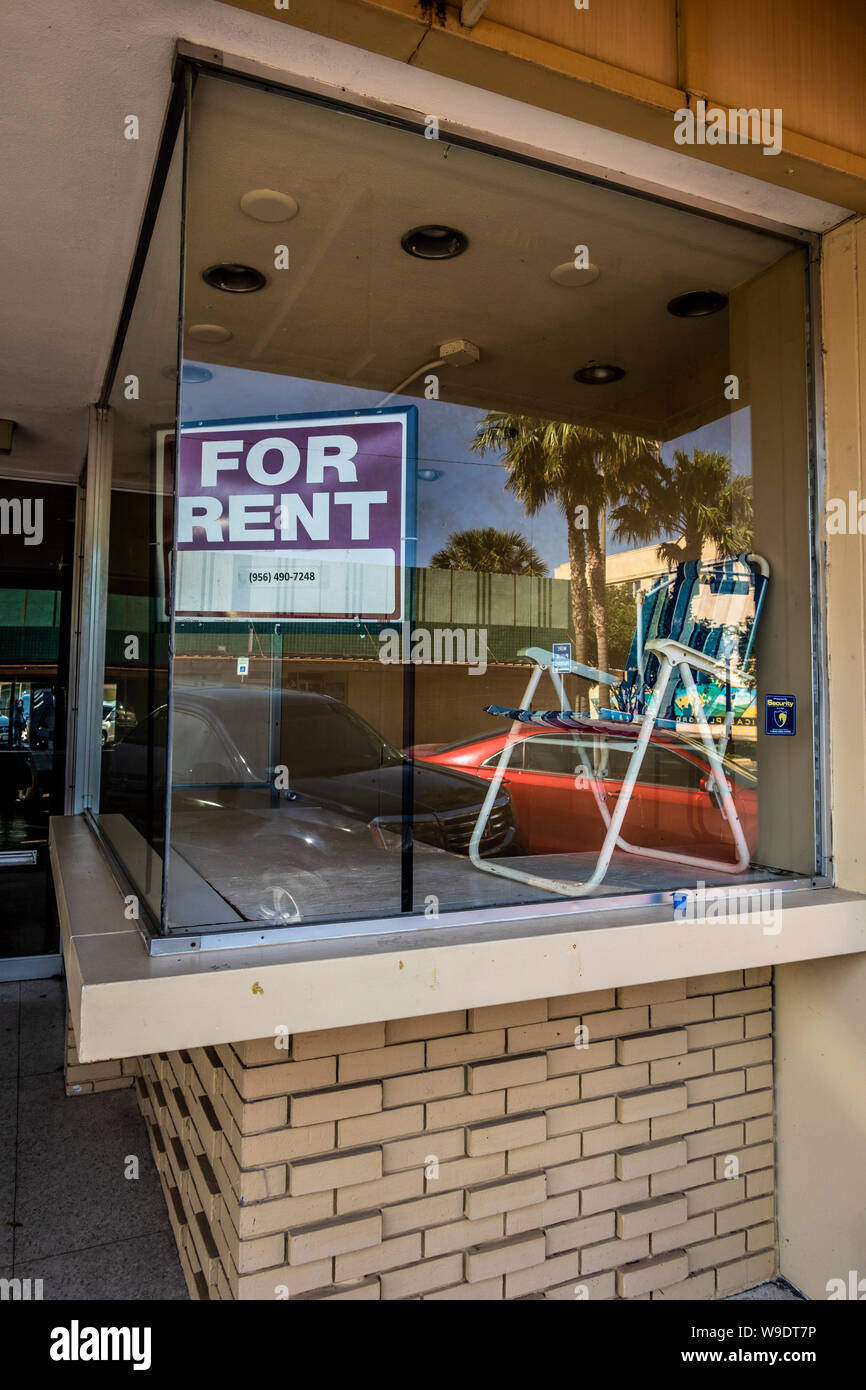 Empty shop window with for rent sign, Harlingen, Texas, USA Stock Photo