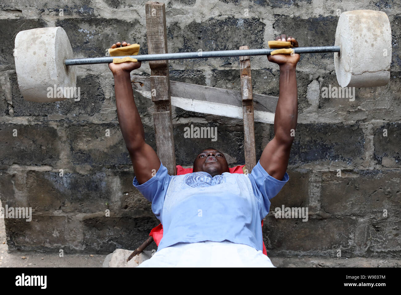 Young man practice weight lifting in Accra, Ghana Stock Photo