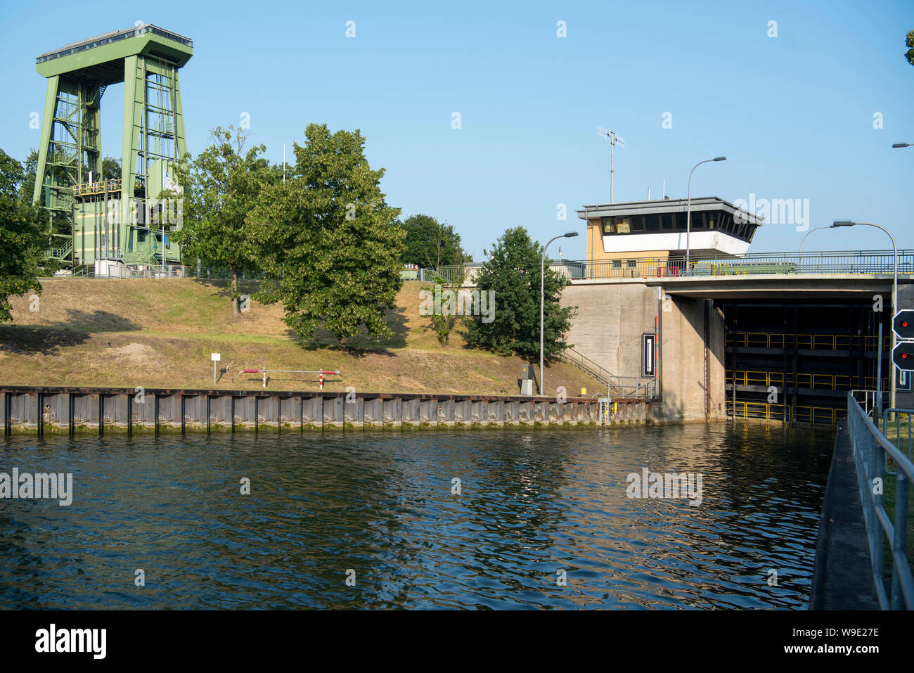 Deutschland, Ruhrgebiet, Kreis Recklinghausen, Datteln, Schleuse Datteln am Wesel-Datteln-Kanal, Blick vom Unterwasser Stock Photo
