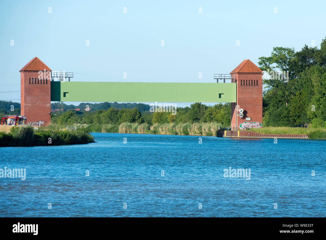 Deutschland, Ruhrgebiet, Kreis Recklinghausen, Datteln, Blick über den Wesel-Datteln-Kanal zur zum Kanal 'Lippe Neue Fahrt' mit dem Sicherheitstor Stock Photo