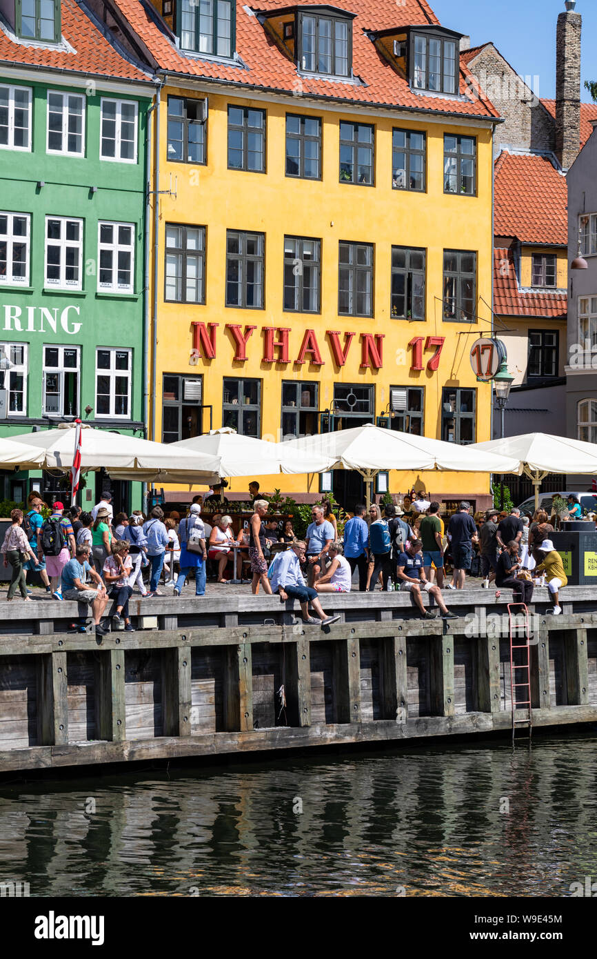Nyhavn 17 Restaurant In Nyhavn Copenhagen In Summer Stock Photo Alamy