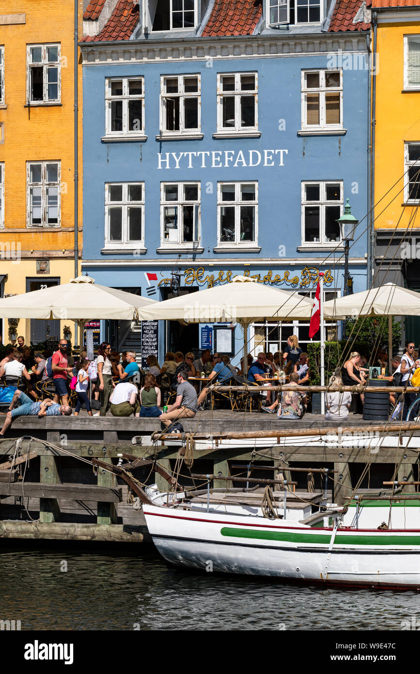 Hyttefadet Restaurant In Nyhavn Copenhagen In Summer Stock Photo Alamy