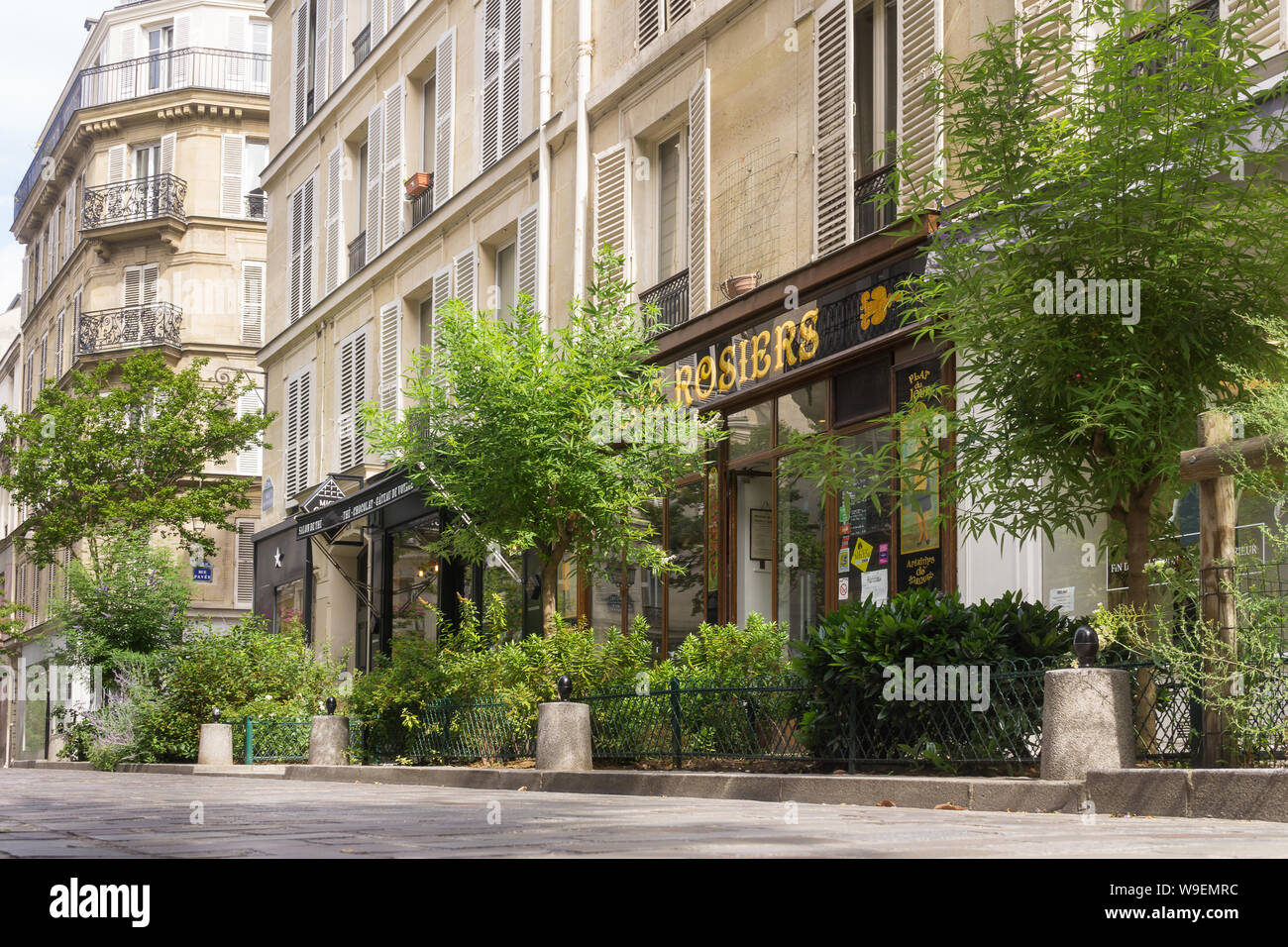Paris Marais Rue des Rosiers - Cafe Les Rosiers on Rue des Rosiers in the Marais district of Paris, France, Europe. Stock Photo