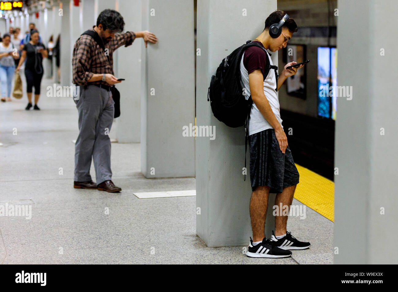 Usa Cell Phone People Subway High Resolution Stock Photography And Images Alamy