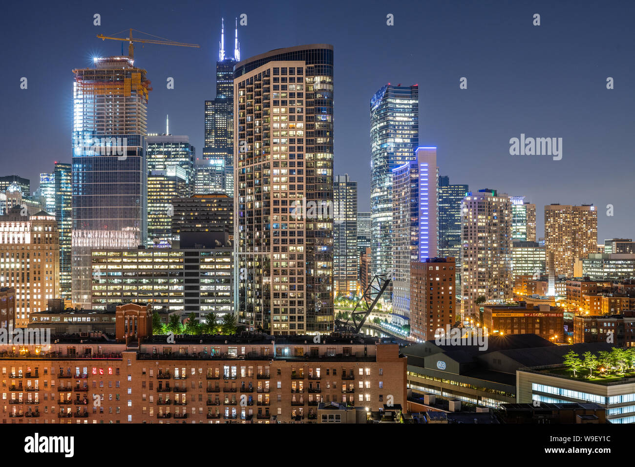 Chicago skyline night hi-res stock photography and images - Alamy