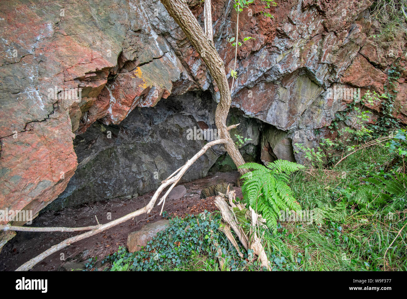 ROSEMARKIE BLACK ISLE ROSS AND CROMARTY SCOTLAND ENTRANCE TO BROAD CAVE Stock Photo