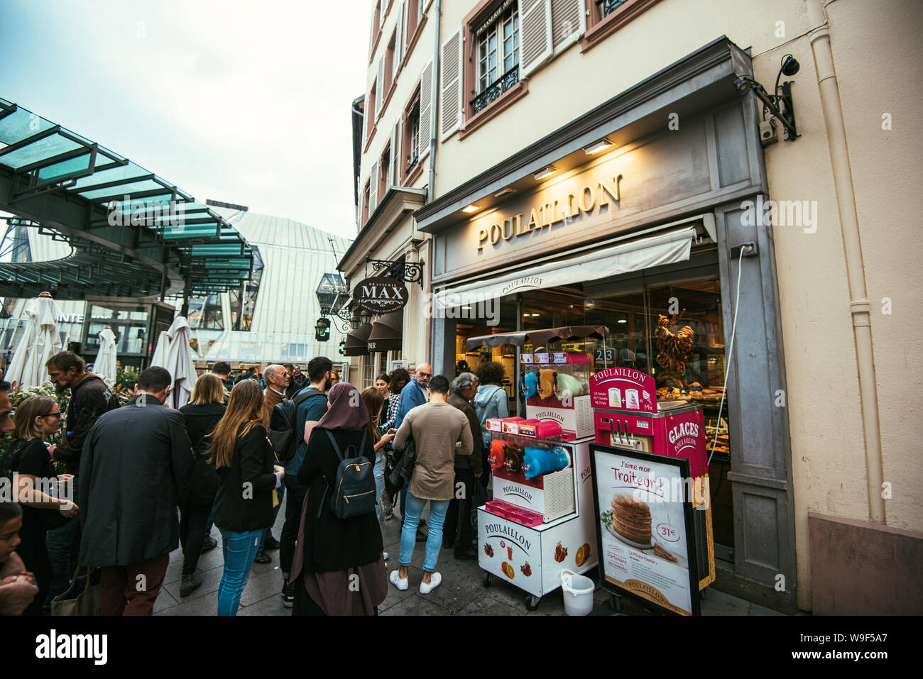 Waiting Queue For Food Stock Photos Waiting Queue For Food Stock