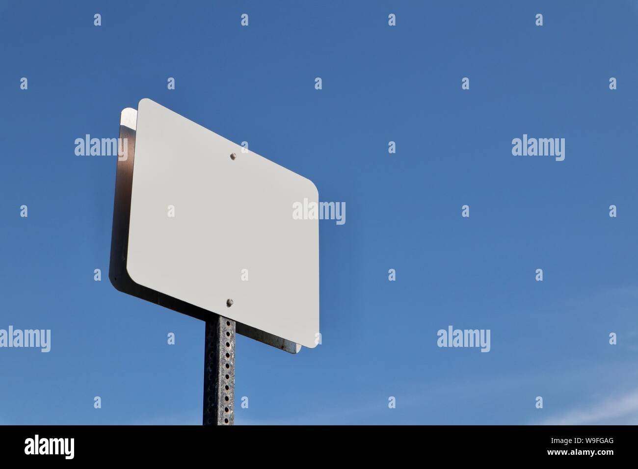 Blank sky hi-res stock photography and images - Alamy