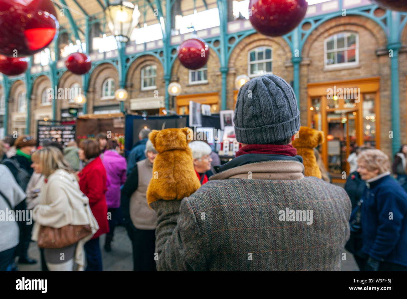 Puppets show to children in Covent Garden, London, England, UK Stock Photo Alamy