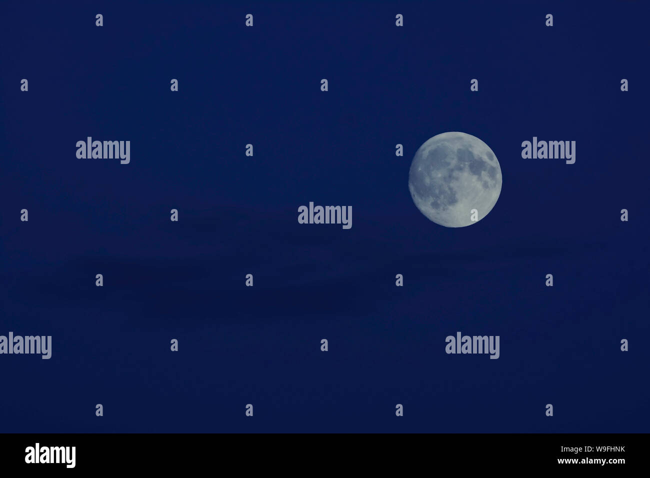 Moon against dark hi-res stock photography and images - Alamy