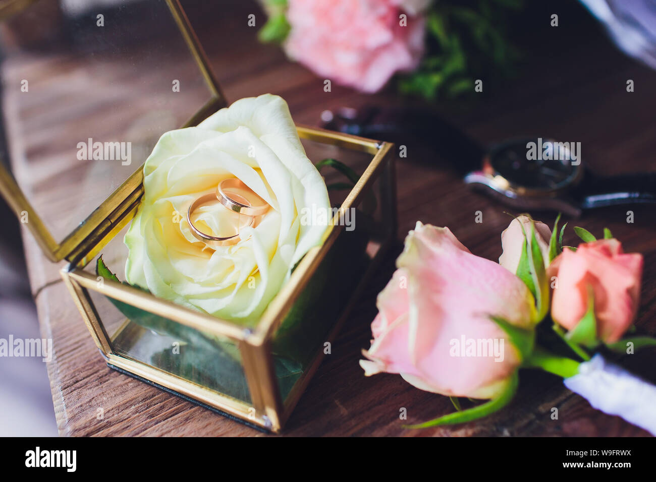 wedding rings in the box and a bouquet of the bride on the table Stock ...