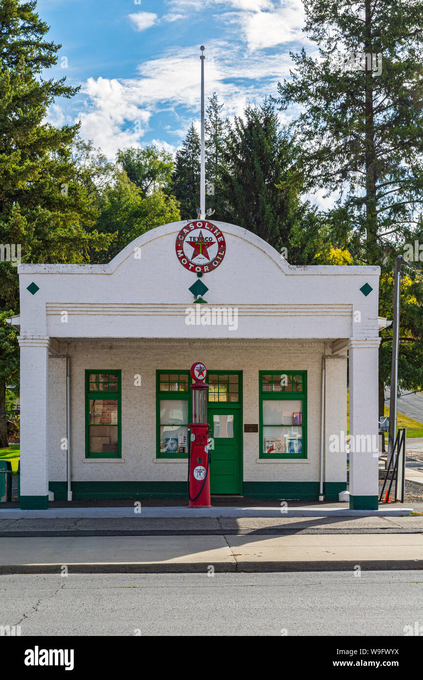 Washington, Palouse Region, Rosalia, historic Texaco gas station Stock Photo