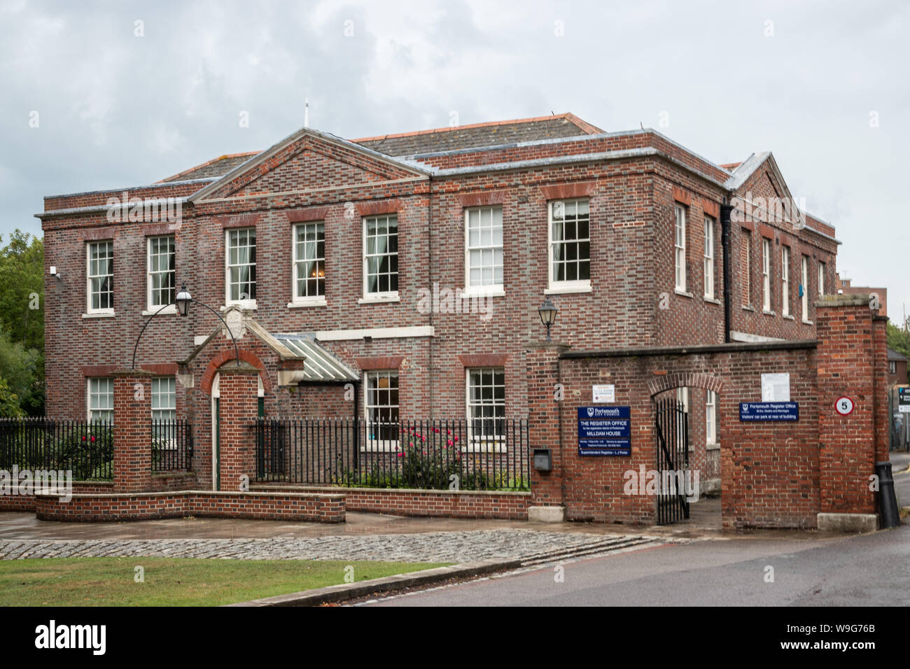 The exterior of Portsmouth registry office Milldam house, Burnaby road, Portsmouth Stock Photo