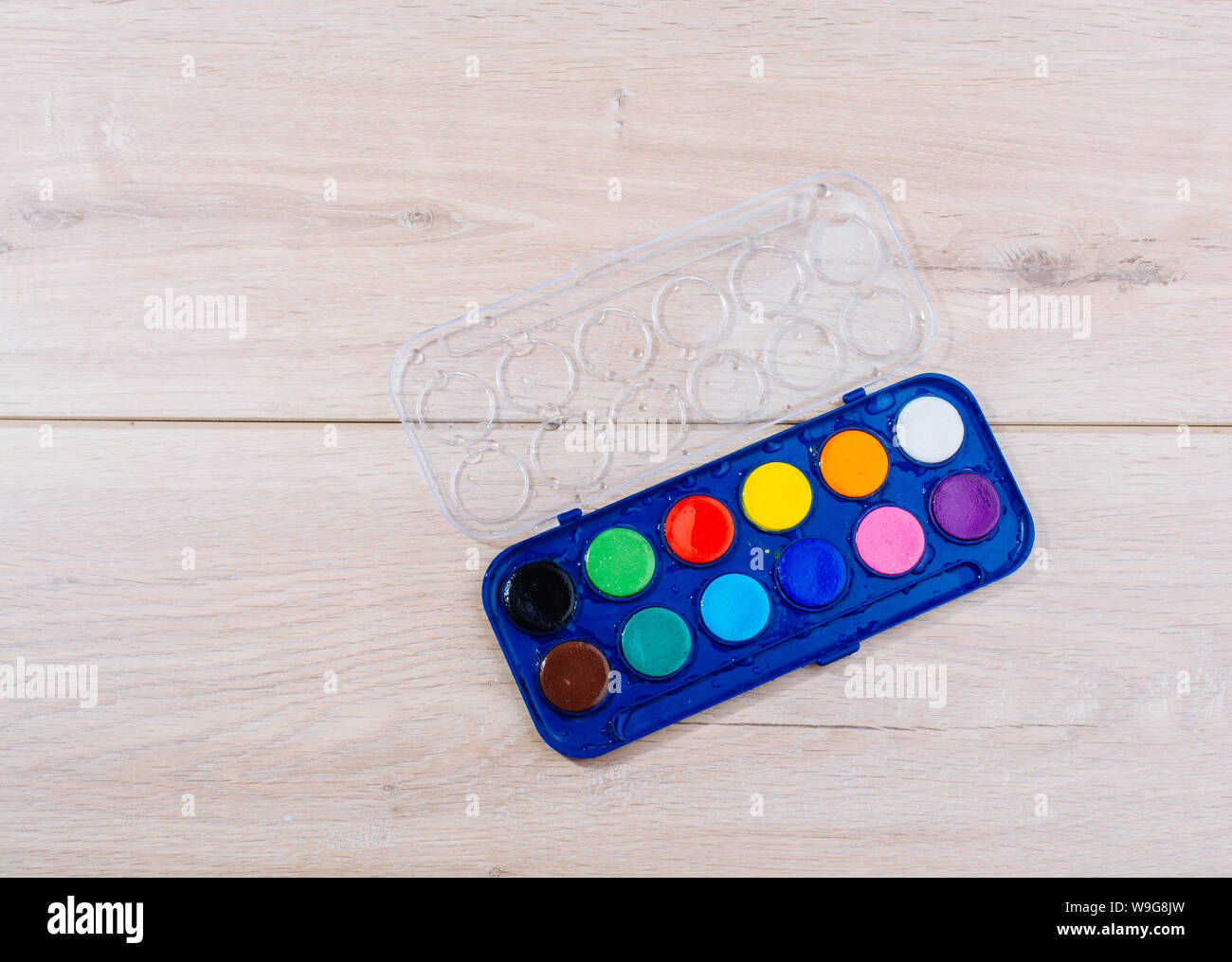 Watercolor paint box hi-res stock photography and images - Page 8 - Alamy