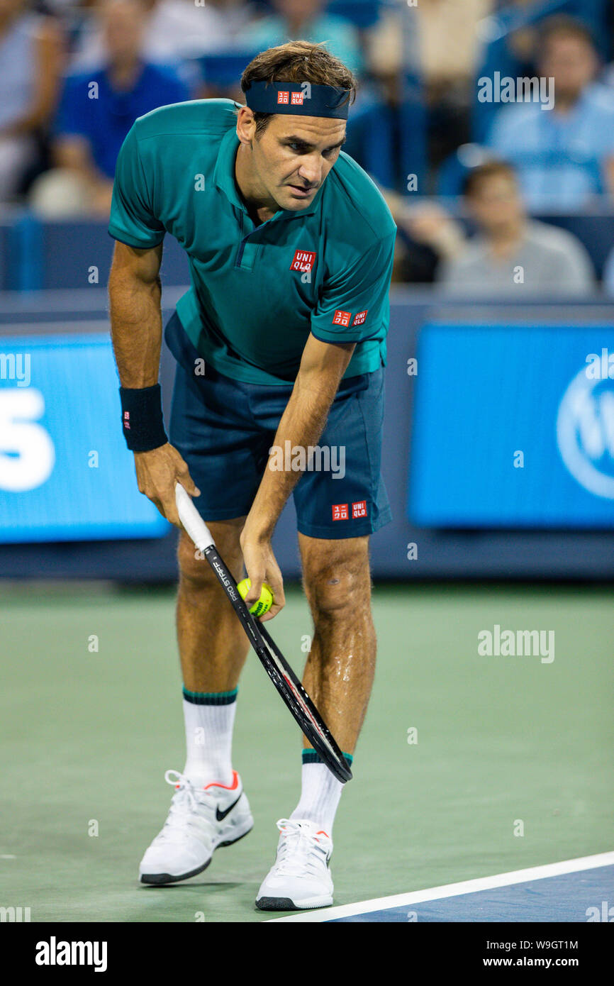 Mason, Ohio, USA. 13th Aug, 2019. Roger Federer, (SUI) prepares to serve  during Tuesday's round of the Western and Southern Open at the Lindner  Family Tennis Center, Mason, Oh. Credit: Scott Stuart/ZUMA