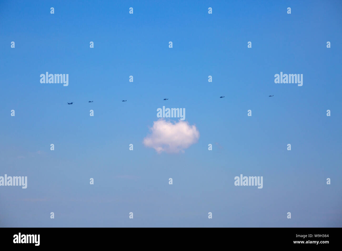 Six helicopters hi-res stock photography and images - Alamy