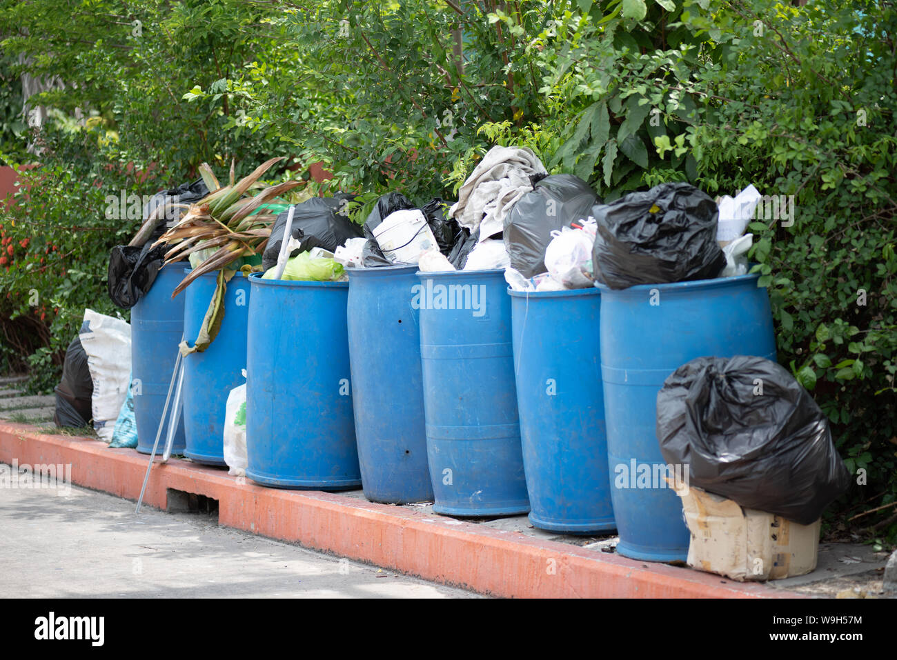 Overflowing garbage bins hires stock photography and images Alamy