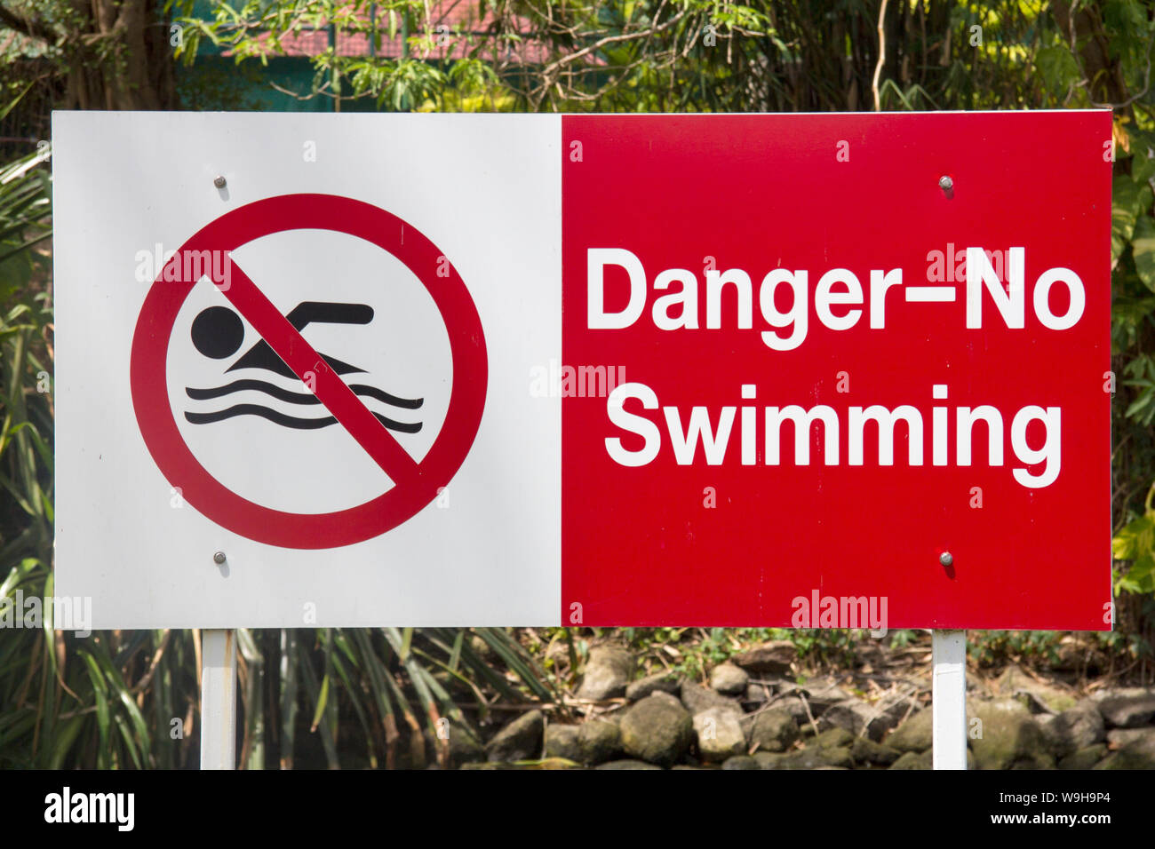Danger no swimming sign Stock Photo Alamy