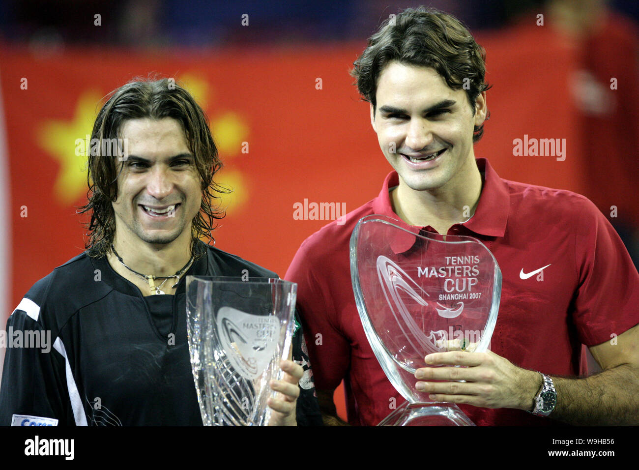 Roger Federer of Switzerland (right), champion, and David Ferrer of Spain,  first runner-up, hold up their trophies during the final of the Tennis Mast  Stock Photo - Alamy