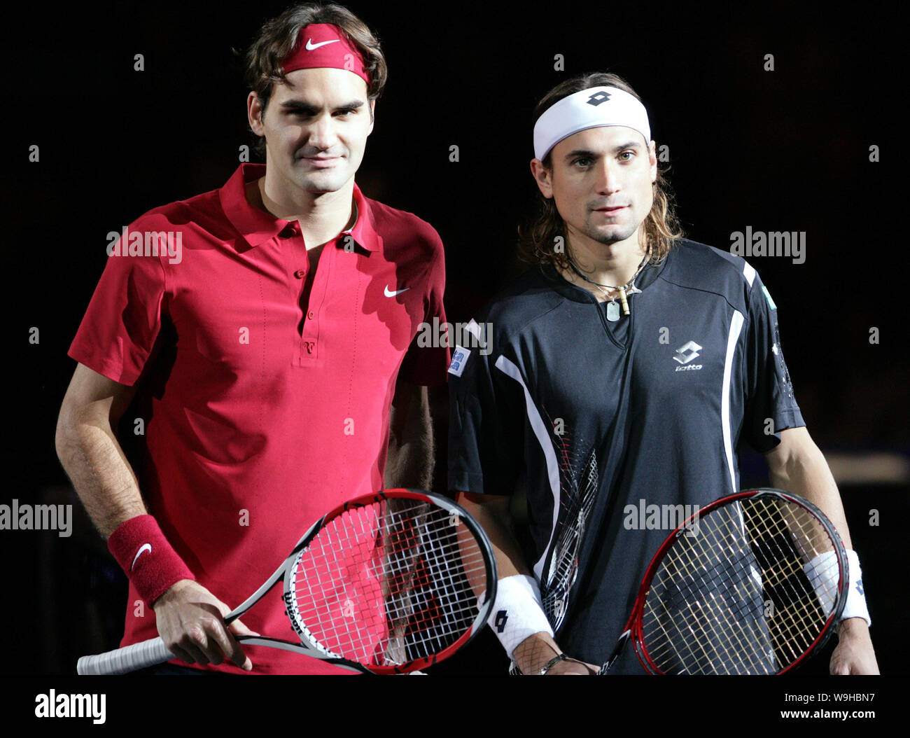 Roger Federer of Switzerland, left, poses with David Ferrer of Spain during  the final of the Tennis Masters Cup Shanghai 2007 in Shanghai 18 November  Stock Photo - Alamy