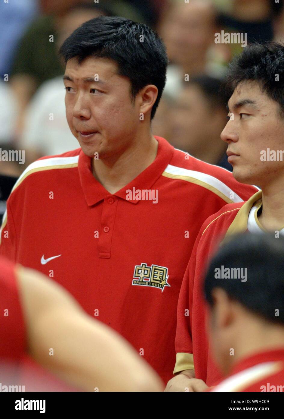 Chinas Wang Zhizhi, left, during a friendly basketball match between  Chinese national men basketball team and Melbourne Tigers Basketball Club  in Shen Stock Photo - Alamy