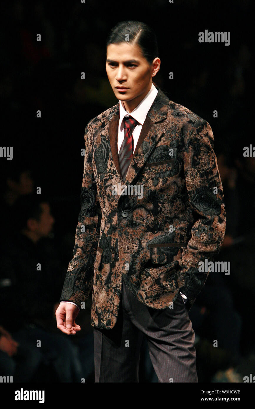 Mens fashion model casual hi-res stock photography and images - Alamy