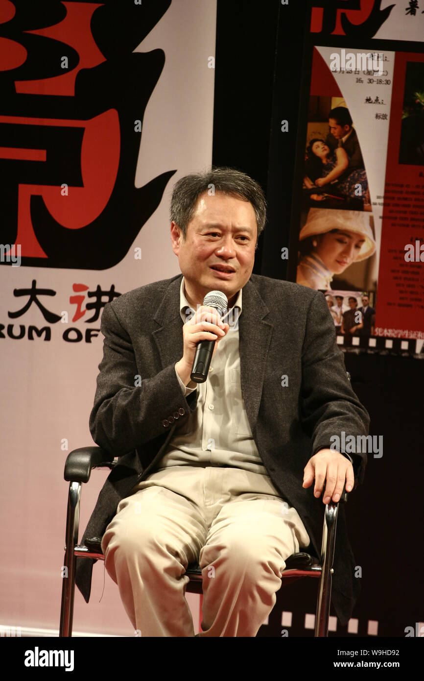 Taiwanese director Ang Lee gives a speech at Beijing Film Academy in Beijing, December 25, 2007. Stock Photo