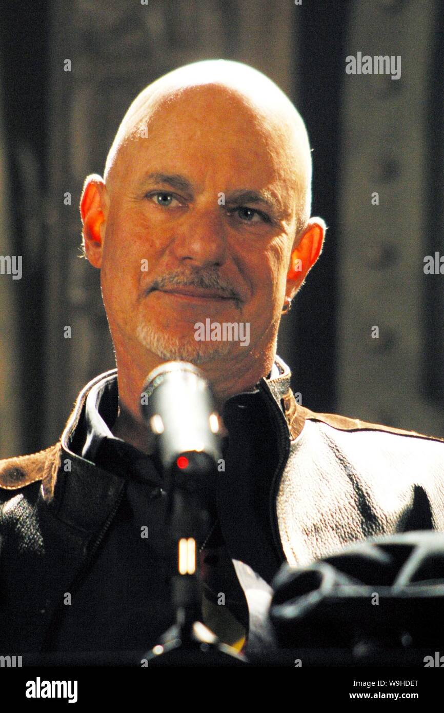 US director Rob Cohen poses during a press conference for the movie, The Mummy 3, in Shanghai, November 26, 2007.   Production of the movie, The Mummy Stock Photo