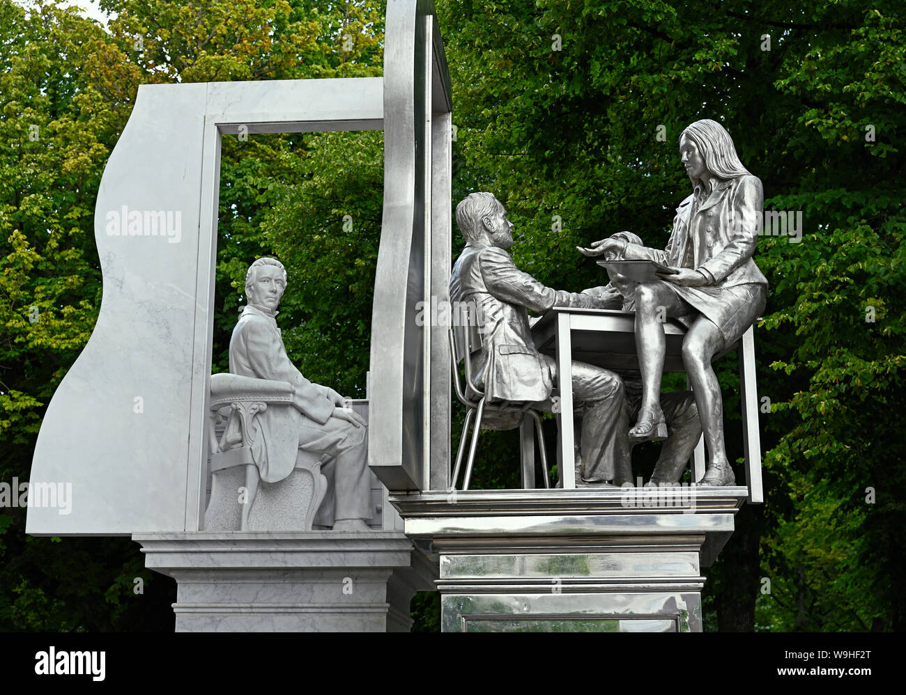 den haag, netherlands - 2019.08.07:  monument of former dutch prime minister johan rudolph thorbecke (1798-1872) by thomas puckey at lange voorhout Stock Photo