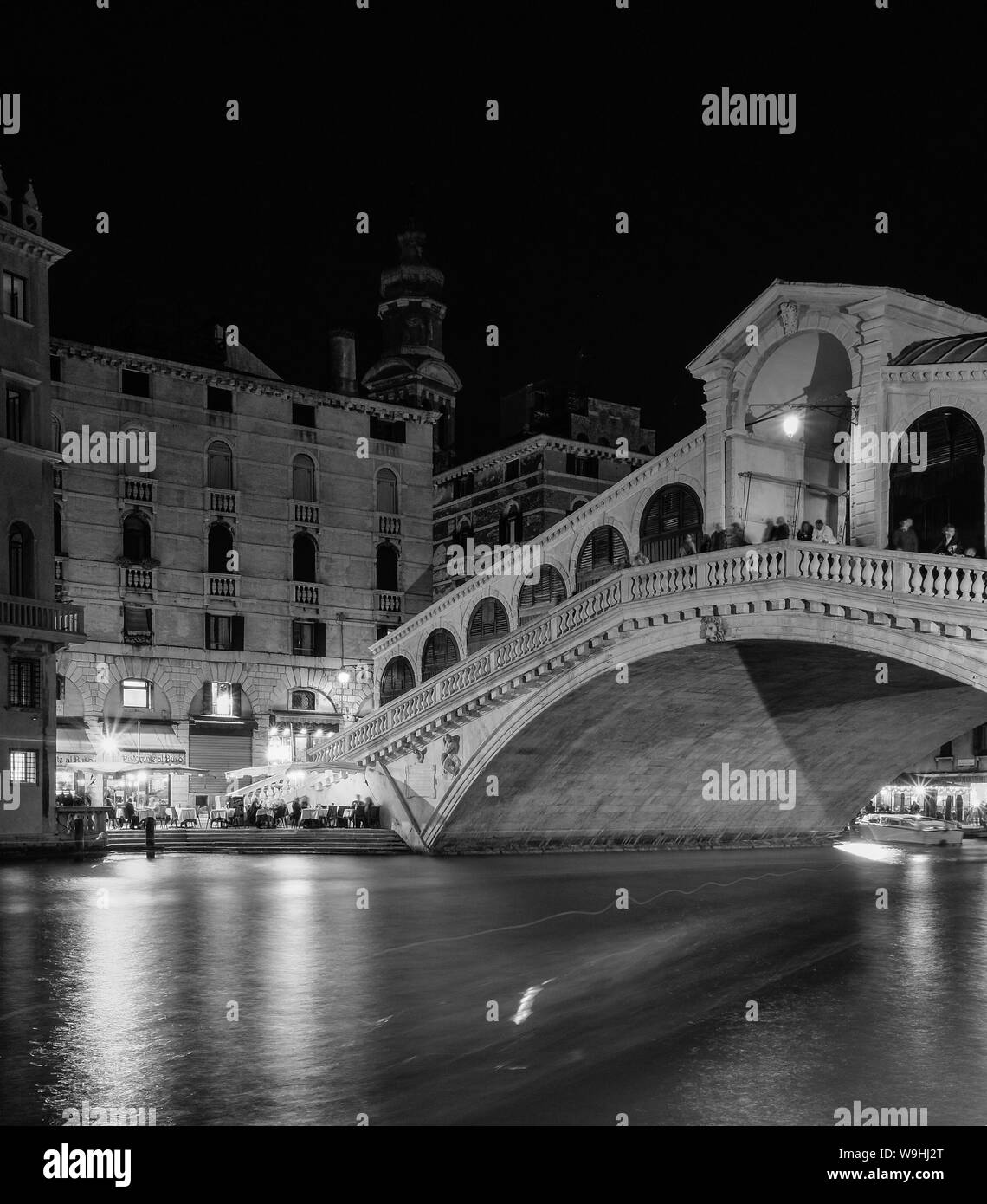 the Ponte di Rialto or Rialto Bridge at night, Venice Stock Photo