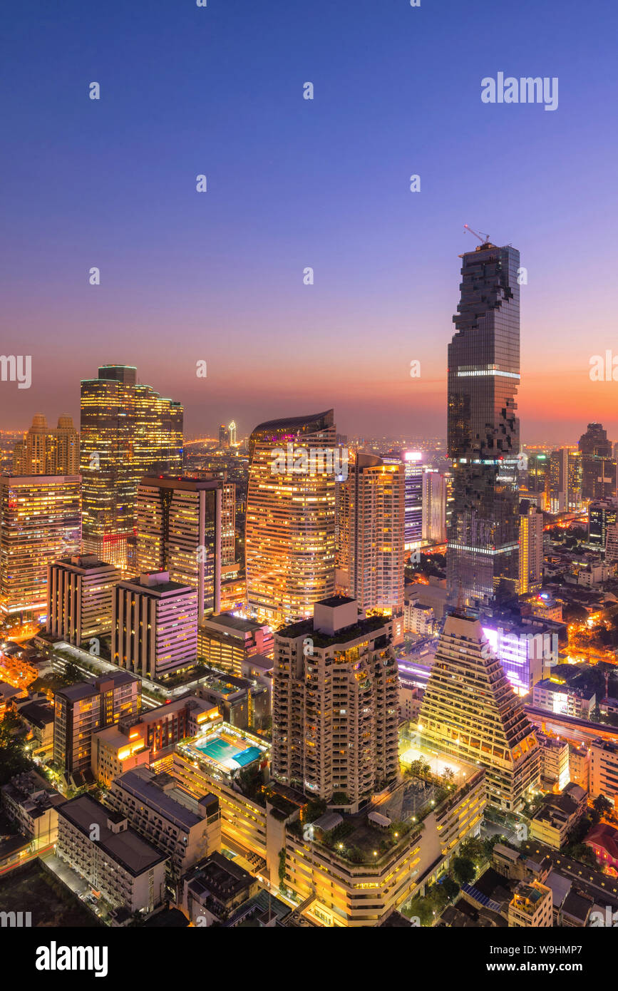Cityscape view of Bangkok modern office business building in business ...