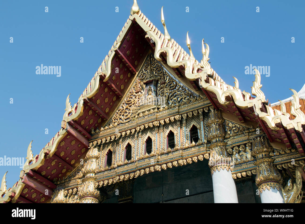 Detail of the Ordination Hall roof of the Marble Temple in Bangkok Stock Photo