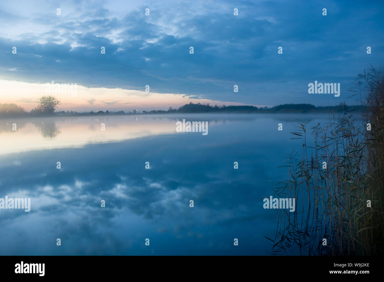 Mist over lake night hi-res stock photography and images - Alamy