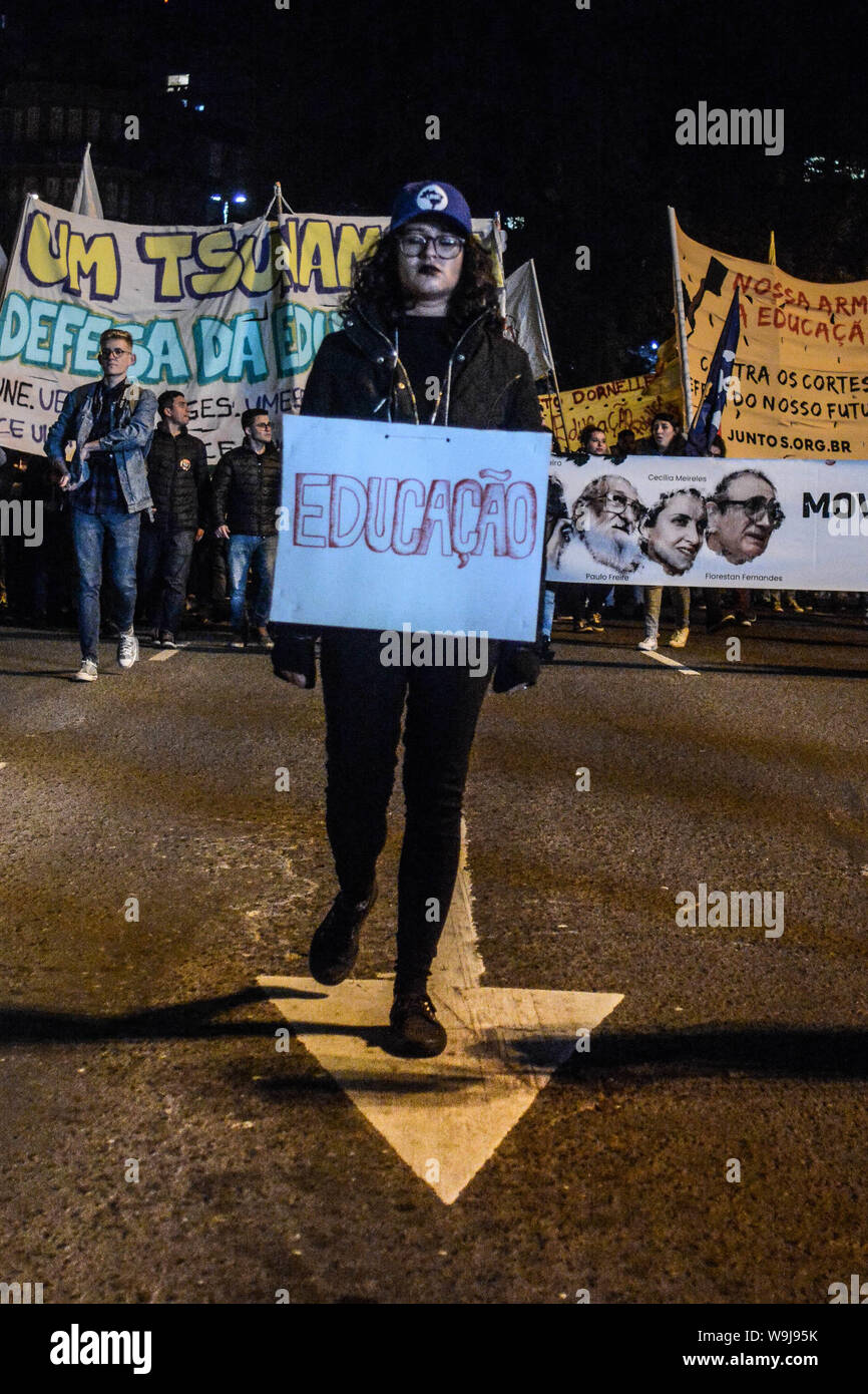 Porto Alegre, Brazil. 13th Aug, 2019. More than 5,000 students and trade unionists occupied the democratic corner, marched to the central fields Federal University of Rio Grande do Sul (URFGS) in Porto Alegre on Tuesday (13) to protest President Jair's cun edn education and politics Bolsonaro for education Credit: Omar de Oliveira/FotoArena/Alamy Live News Stock Photo