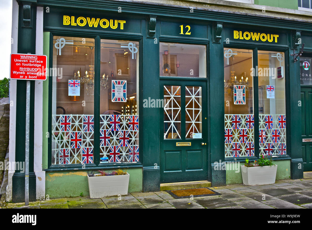 Vintage shop window displays hires stock photography and images Alamy
