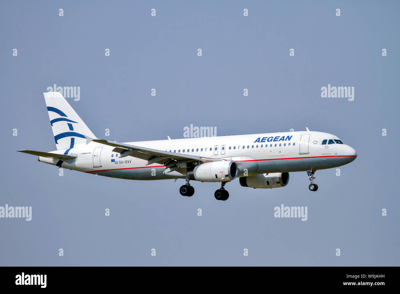 Aegean Airlines Airbus A320-232 SX-DVV comming into land at Malpensa (MXP / LIMC), Milan, Italy Stock Photo