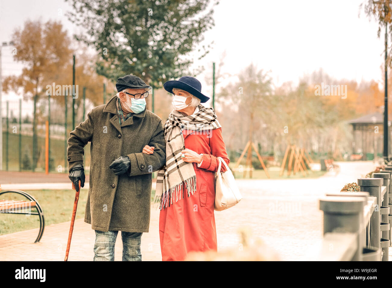 Senior couple in medical masks hi-res stock photography and images - Alamy