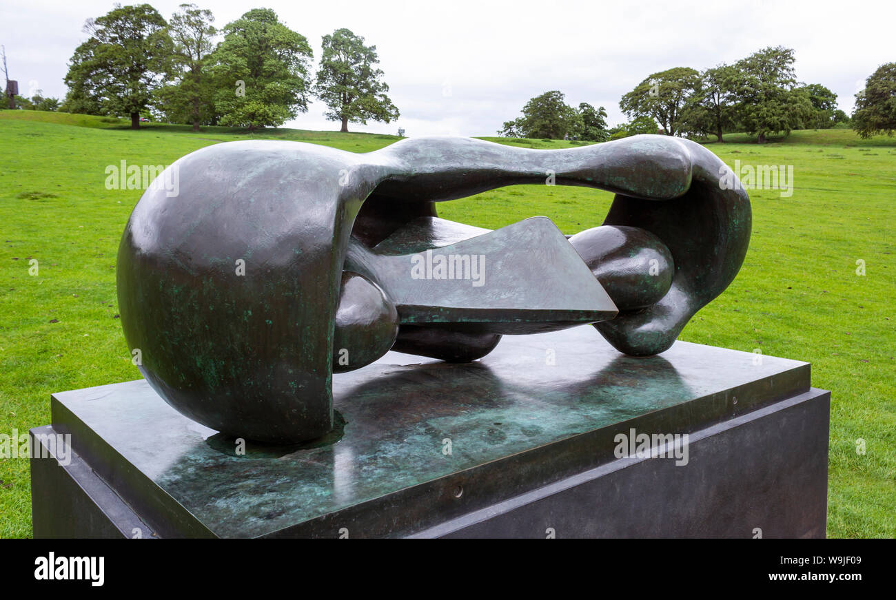 The Yorkshire Sculpture Park (YSP), West Bretton, near Wakefield, West Yorkshire, England.  Sculpture entitled Reclining Connected Forms, 1969. Stock Photo