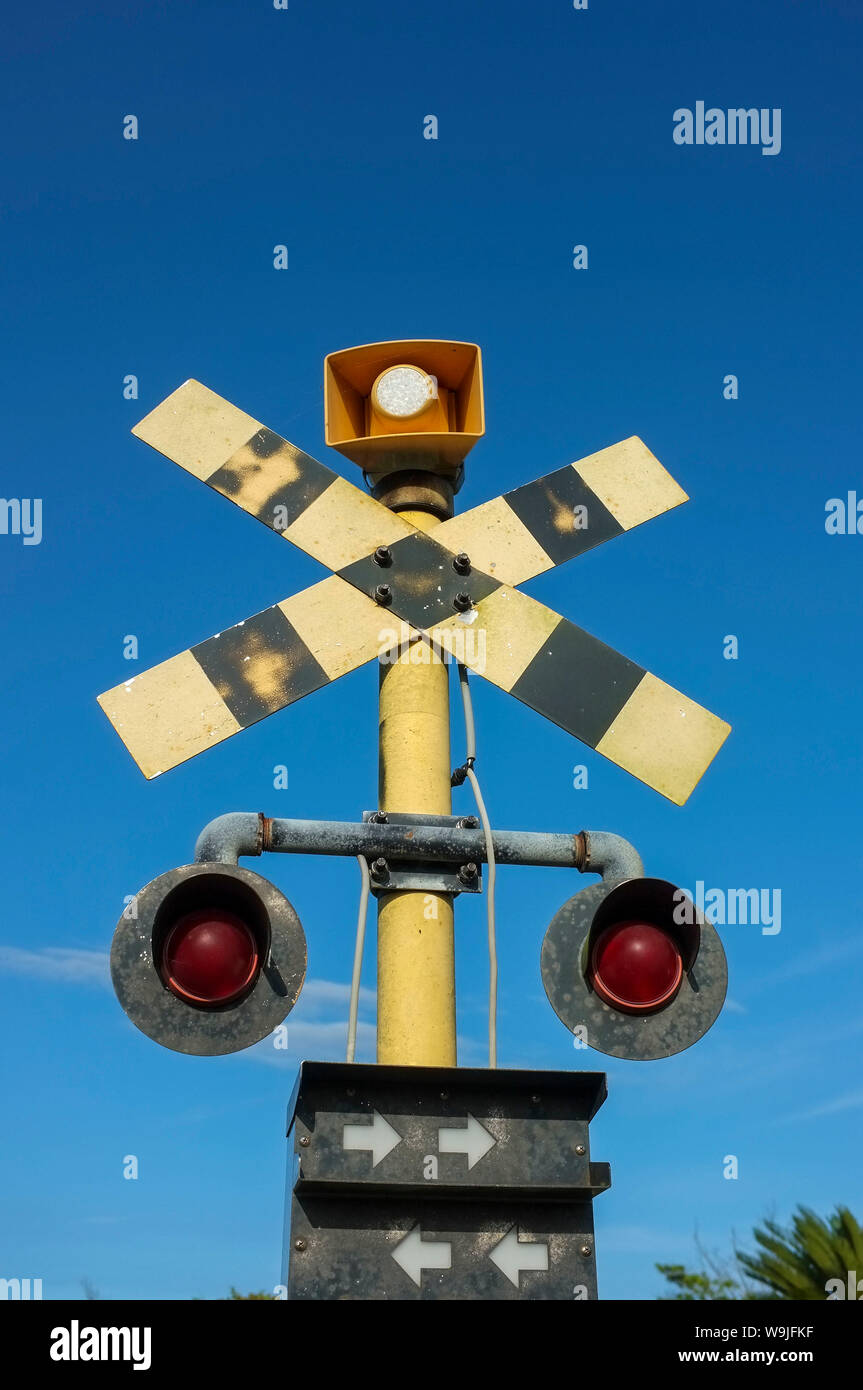 Railroad Crossing Warning Lights High Resolution Stock Photography And Images Alamy Railroad Crossing Warning Lights High Resolution Stock Photography And Images Alamy