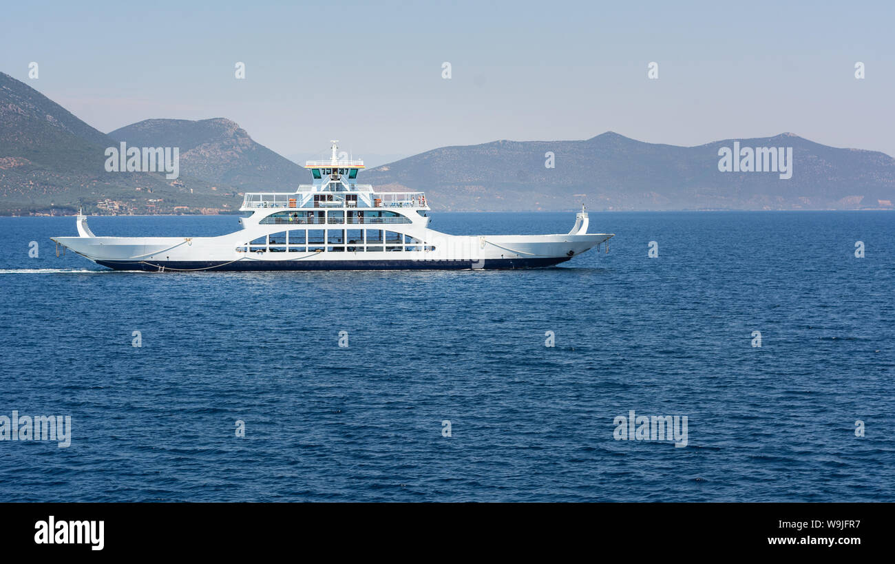 White ship sailing in the sea Stock Photo - Alamy