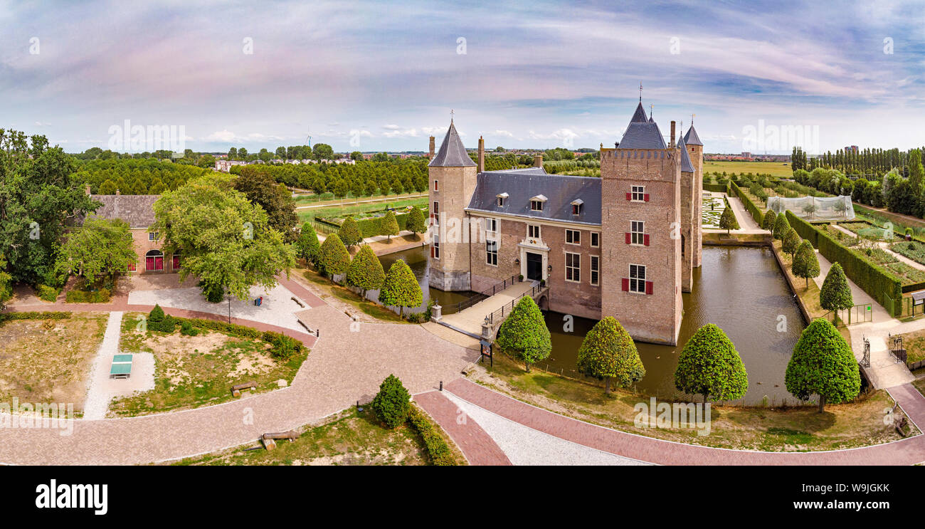 assumburg-castle-heemskerk-noord-holland-netherlands-30071336