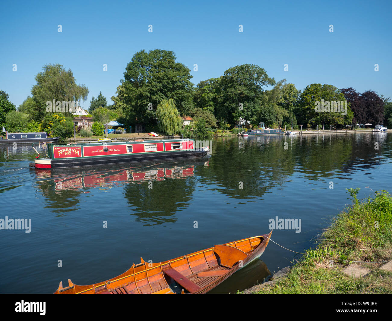 Traditional Boat, and Narrow Boat, Thames National Path, River Thames