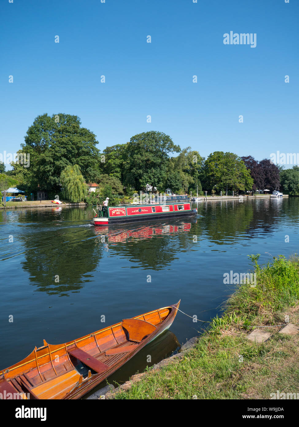 Traditional Boat, and Narrow Boat, Thames National Path, River Thames