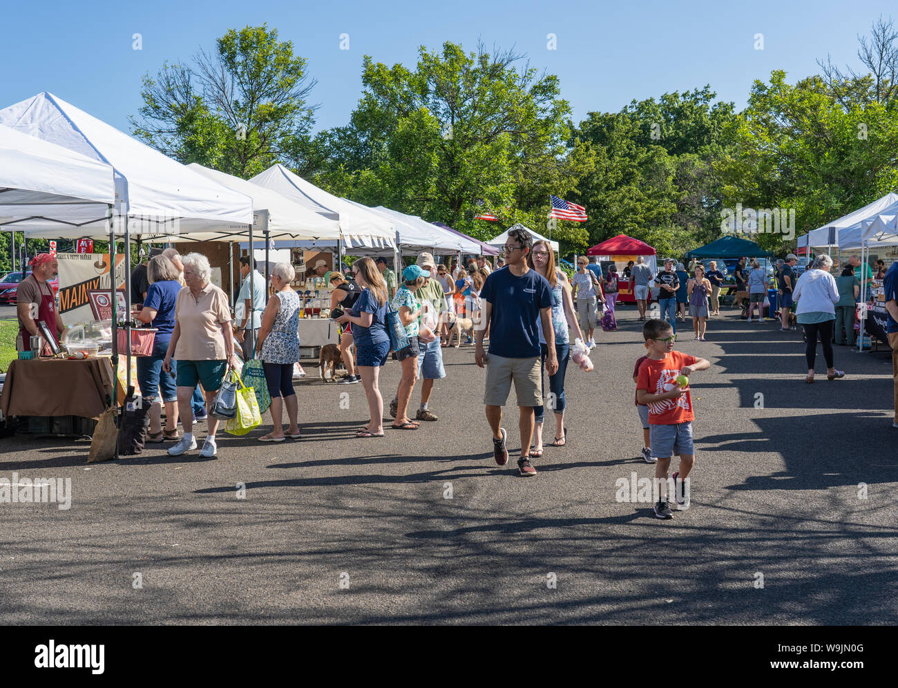 Lansdale Pa Aug 10 2019 Families Shopping At The