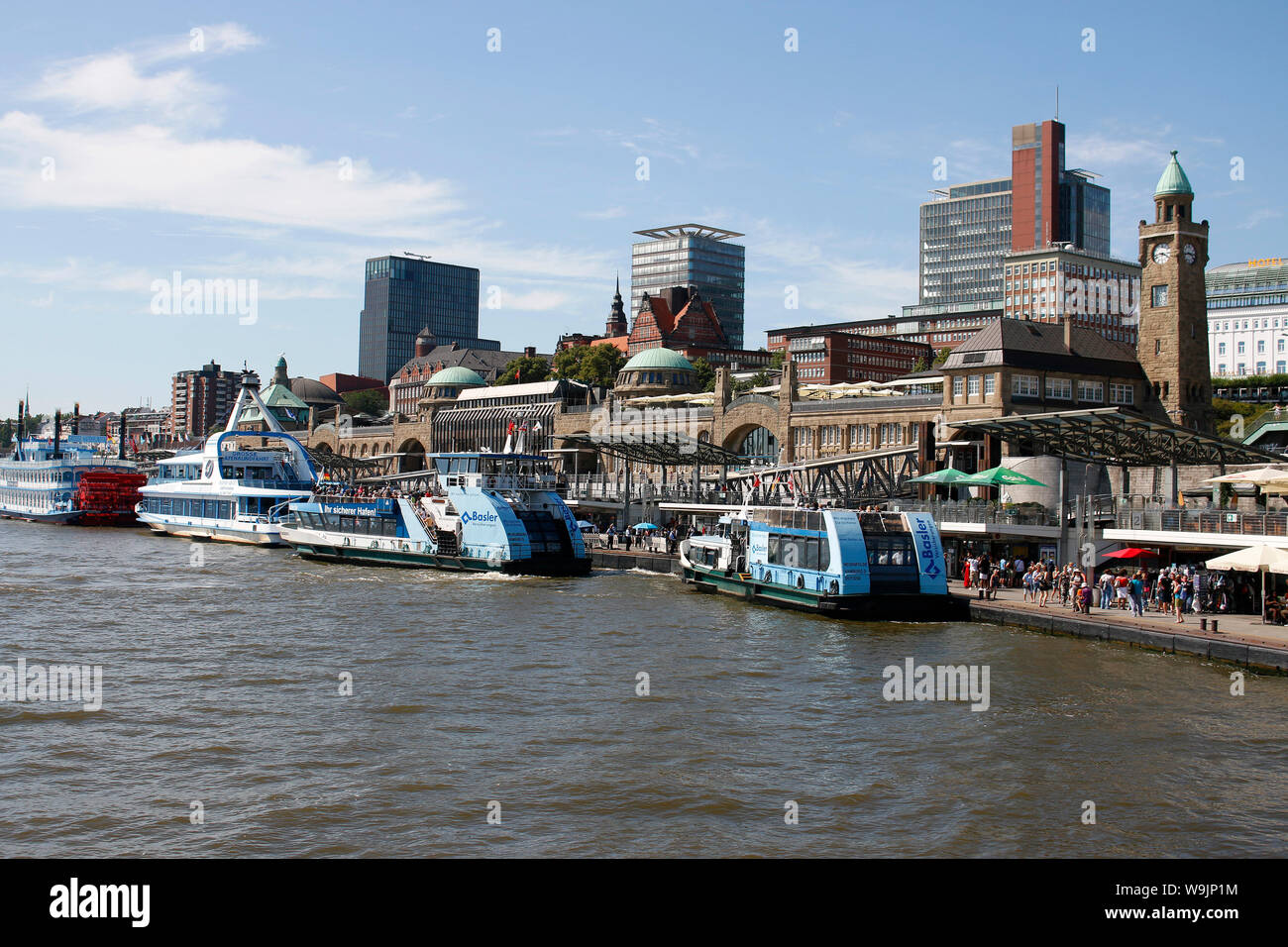 Sankt Pauli Landungsbruecken, Hamburg (nur fuer redaktionelle Verwendung. Keine Werbung. Referenzdatenbank: http://www.360-berlin.de. © Jens Knappe. B Stock Photo